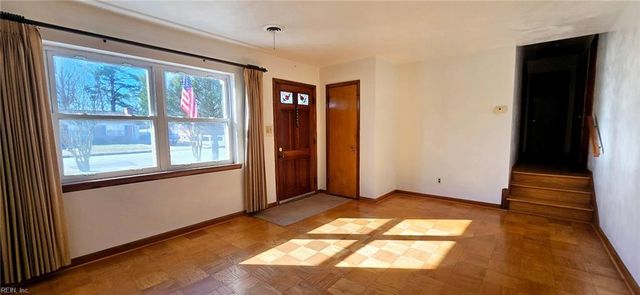 73 Longwood DR, Hampton, VA 23669