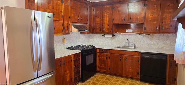 73 Longwood DR, Hampton, VA 23669