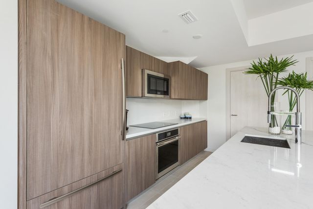 401 N Birch Road Th1, Fort Lauderdale, FL 33304