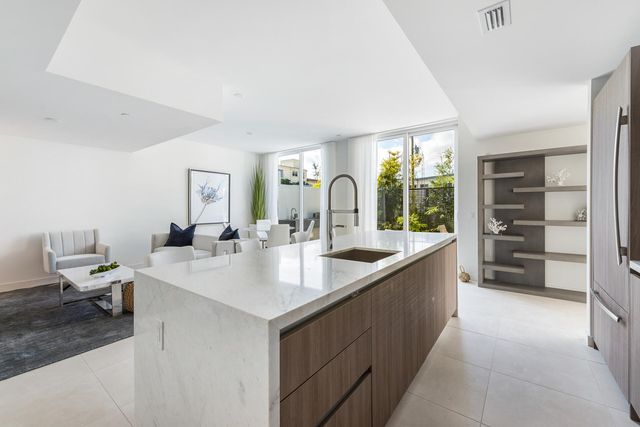 401 N Birch Road Th1, Fort Lauderdale, FL 33304