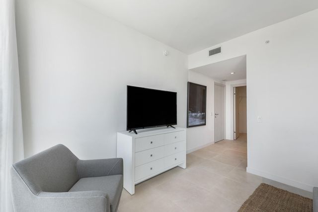 401 N Birch Road Th1, Fort Lauderdale, FL 33304