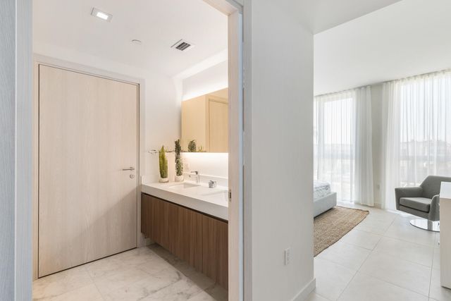 401 N Birch Road Th1, Fort Lauderdale, FL 33304