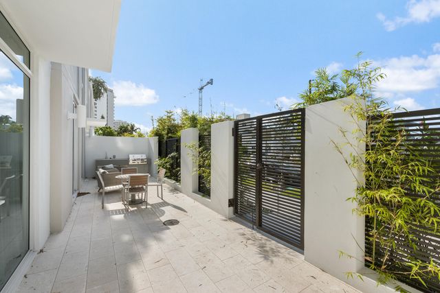 401 N Birch Road Th1, Fort Lauderdale, FL 33304