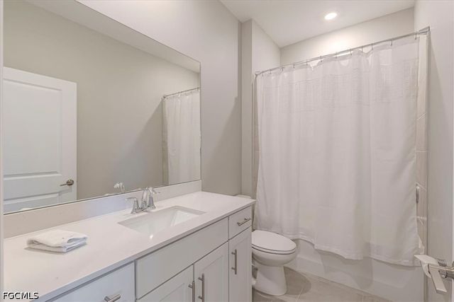 19504 Hinkley DR, Estero, FL 33928