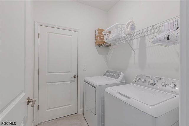 19504 Hinkley DR, Estero, FL 33928