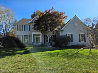 279 Briargate Court, Avon Lake, OH 44012