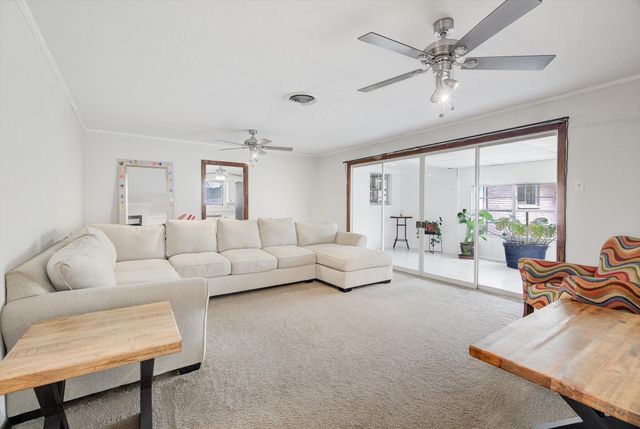 2000 E Fayle Street, Baytown, TX 77520