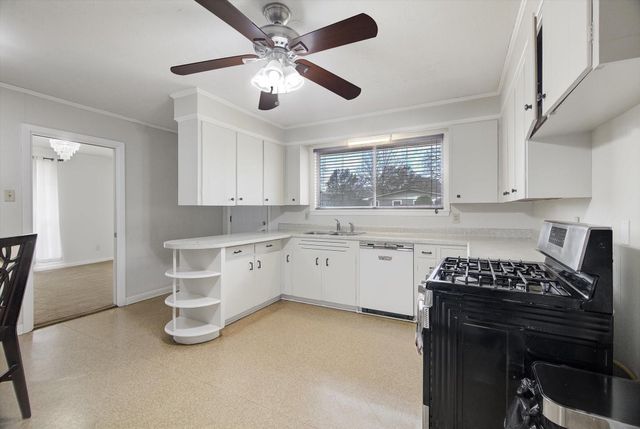 2000 E Fayle Street, Baytown, TX 77520