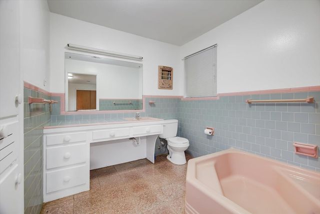 2000 E Fayle Street, Baytown, TX 77520