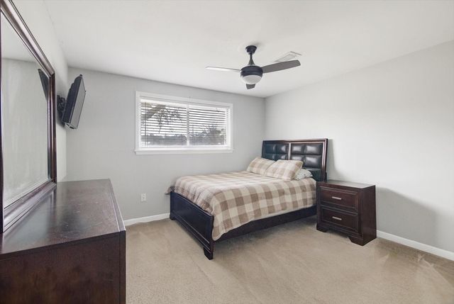 2000 E Fayle Street, Baytown, TX 77520