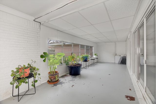 2000 E Fayle Street, Baytown, TX 77520