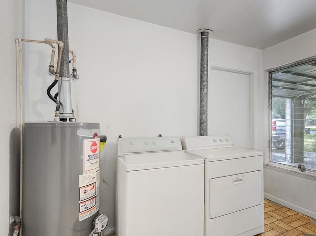 2000 E Fayle Street, Baytown, TX 77520