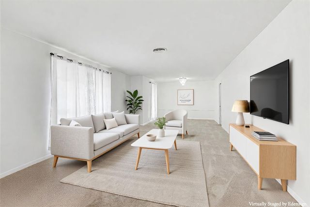 2000 E Fayle Street, Baytown, TX 77520