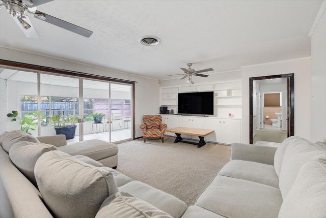 2000 E Fayle Street, Baytown, TX 77520