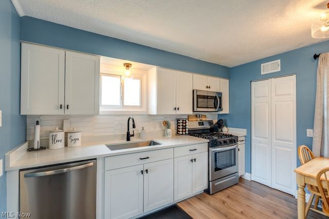 2331 Larchdale Drive, Cuyahoga Falls, OH 44221