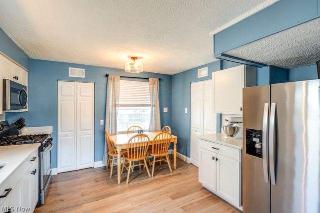 2331 Larchdale Drive, Cuyahoga Falls, OH 44221