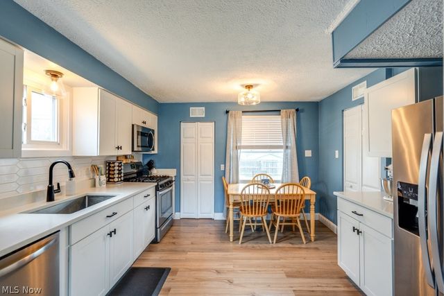 2331 Larchdale Drive, Cuyahoga Falls, OH 44221