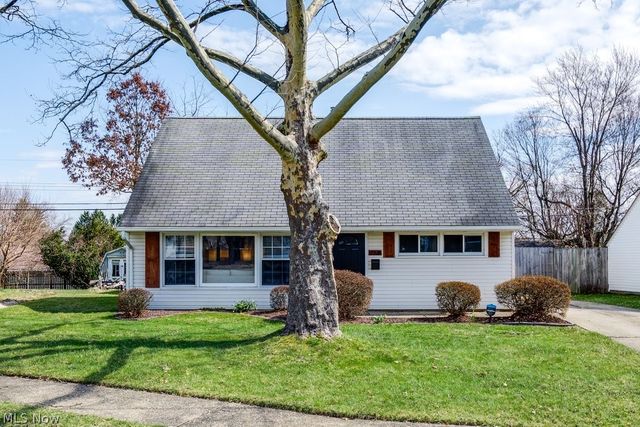 2331 Larchdale Drive, Cuyahoga Falls, OH 44221