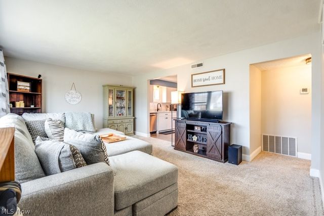 2331 Larchdale Drive, Cuyahoga Falls, OH 44221