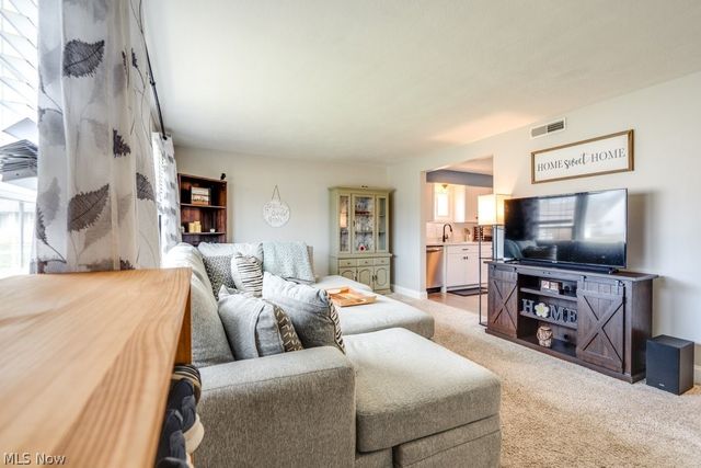 2331 Larchdale Drive, Cuyahoga Falls, OH 44221