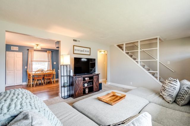 2331 Larchdale Drive, Cuyahoga Falls, OH 44221