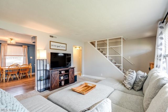 2331 Larchdale Drive, Cuyahoga Falls, OH 44221