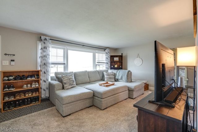 2331 Larchdale Drive, Cuyahoga Falls, OH 44221