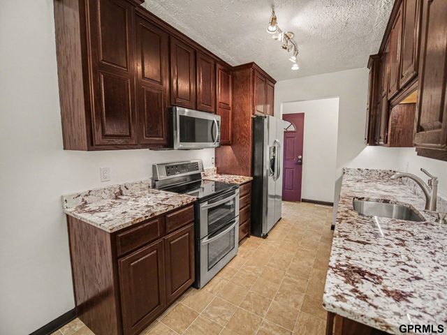 3840 Blackberry Circle, Lincoln, NE 68516