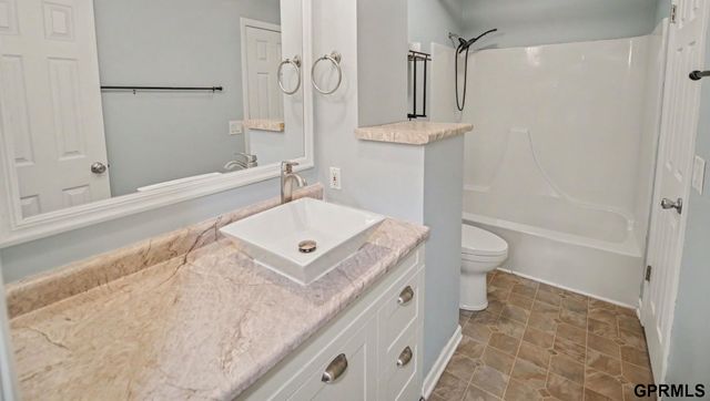 3840 Blackberry Circle, Lincoln, NE 68516