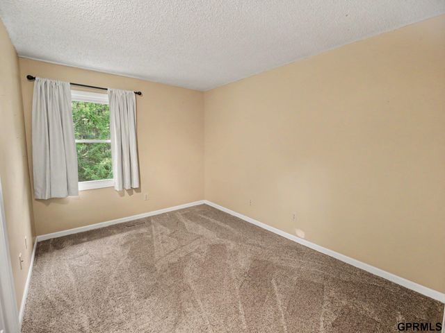 3840 Blackberry Circle, Lincoln, NE 68516