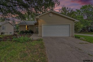 3840 Blackberry Circle, Lincoln, NE 68516
