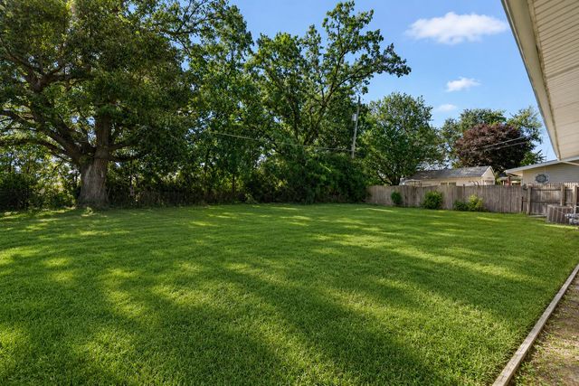 504 Robyn Road, Valparaiso, IN 46385