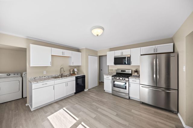 504 Robyn Road, Valparaiso, IN 46385