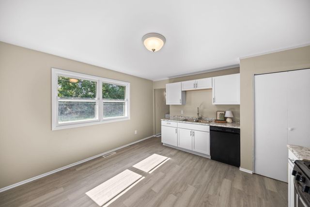 504 Robyn Road, Valparaiso, IN 46385