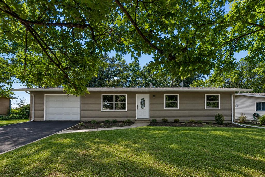 504 Robyn Road, Valparaiso, IN 46385