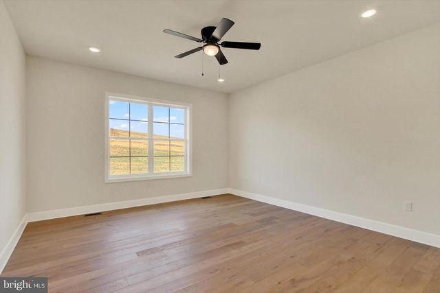 10842 SIERRA DR, Waynesboro, PA 17268