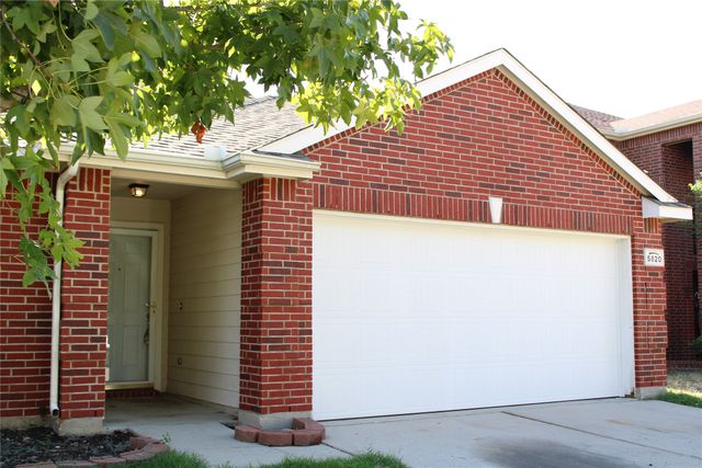 5820 Show Master Lane, Fort Worth, TX 76179
