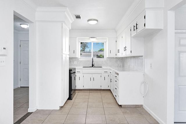 4897 E Platt Avenue, Fresno, CA 93727