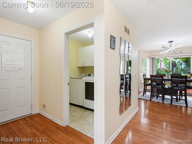 6729 Eckerman Drive, Troy, MI 48085