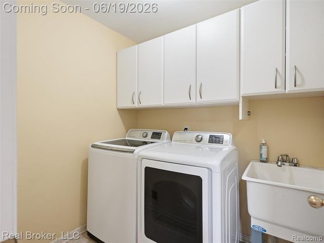 6729 Eckerman Drive, Troy, MI 48085