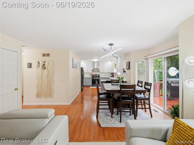 6729 Eckerman Drive, Troy, MI 48085