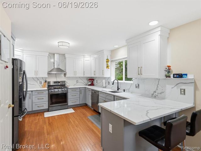 6729 Eckerman Drive, Troy, MI 48085