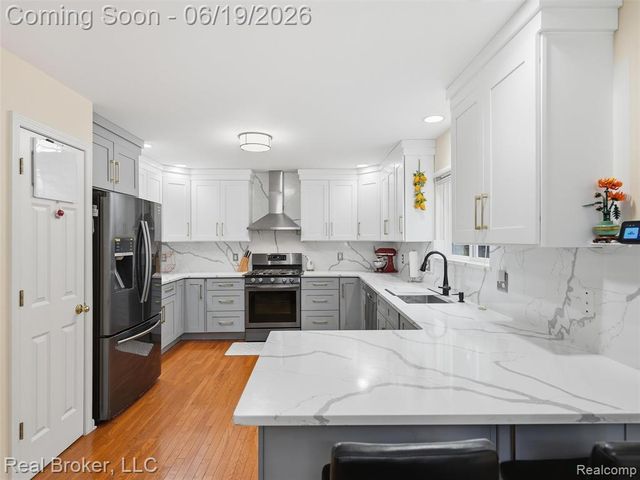 6729 Eckerman Drive, Troy, MI 48085