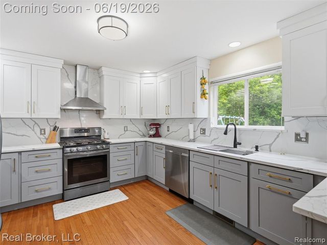 6729 Eckerman Drive, Troy, MI 48085