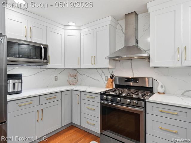 6729 Eckerman Drive, Troy, MI 48085