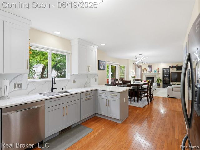 6729 Eckerman Drive, Troy, MI 48085