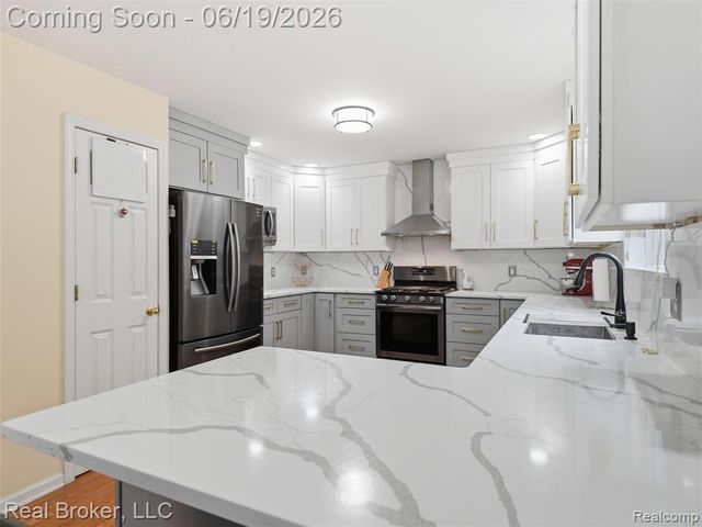 6729 Eckerman Drive, Troy, MI 48085
