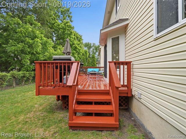 6729 Eckerman Drive, Troy, MI 48085