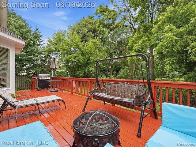 6729 Eckerman Drive, Troy, MI 48085