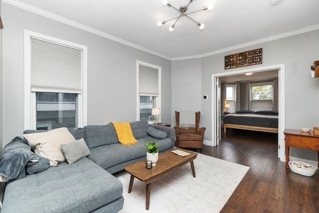 117 Falcon St 3, Boston, MA 02128